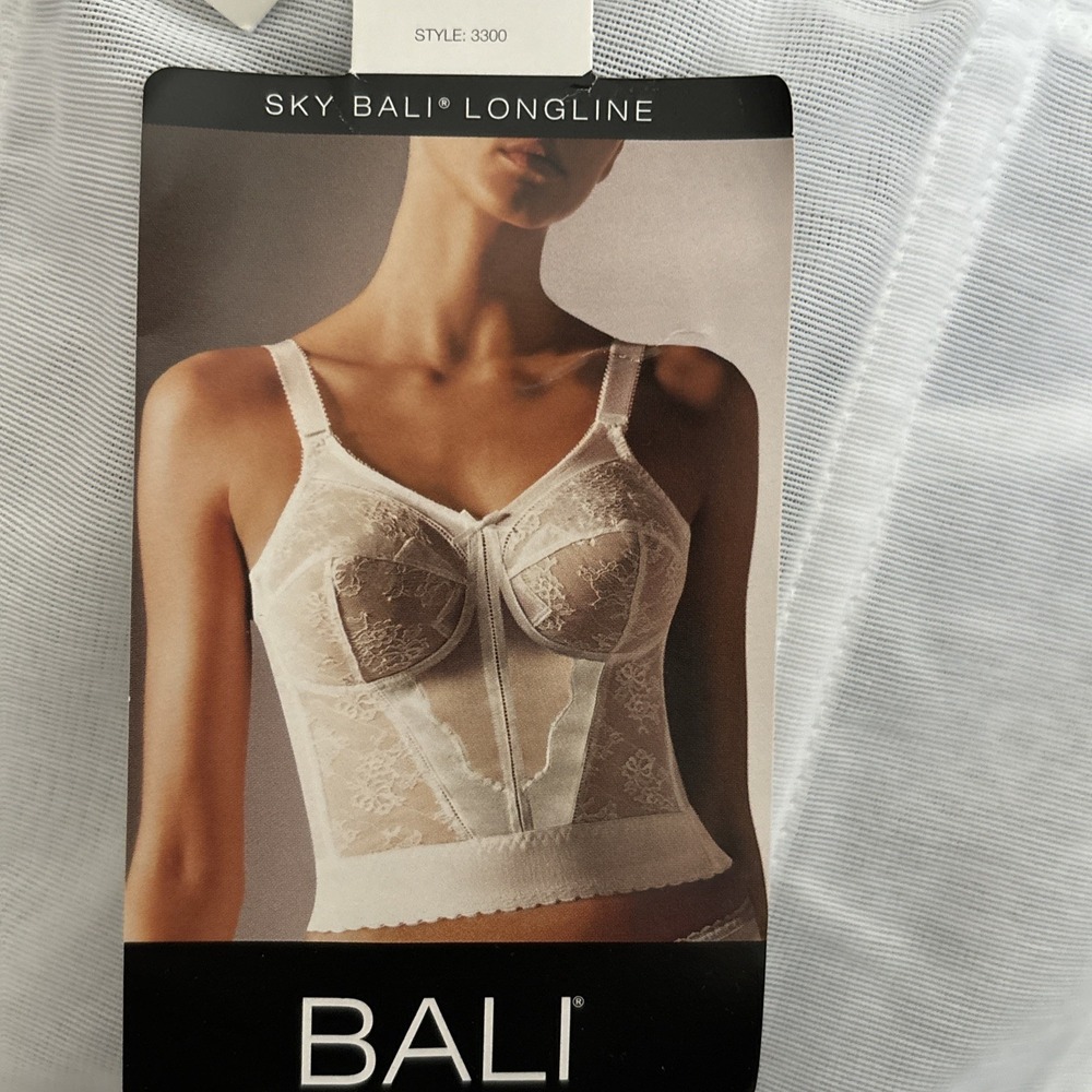 Sky BALI Wirefree Longline Bra White Lace Bustier Shaping 42D Coquette Full 3300